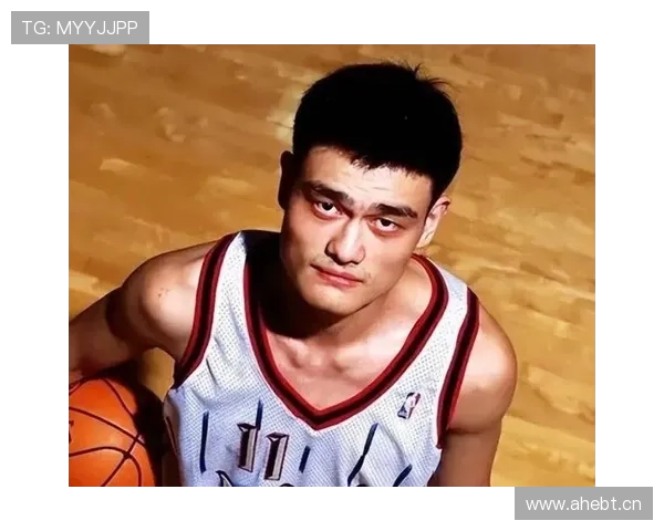 姚明穿着家居服竟然比赛场还高冷，这日常和NBA天王一模一样？