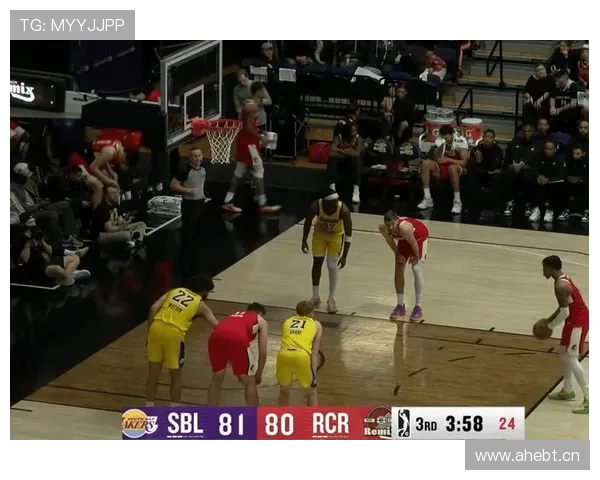 杨瀚森利用策应视野对比传统中锋主导阵地进攻节奏