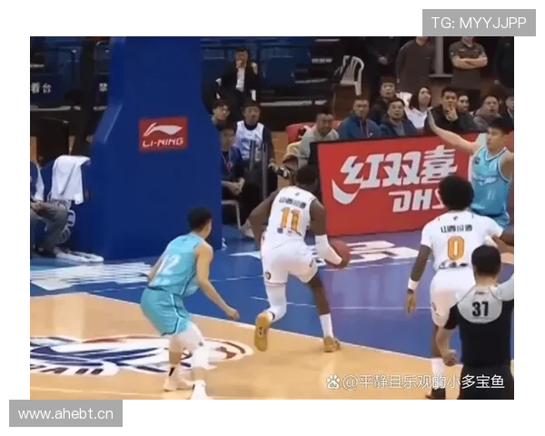 拉人犯规到底是什么样的动作才会被判罚？